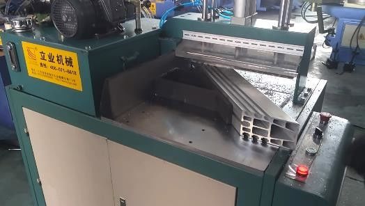 L505 3KW Motor Gücü Pencere Kapısı Köşesi için Alüminyum Testere Kesme Makineleri